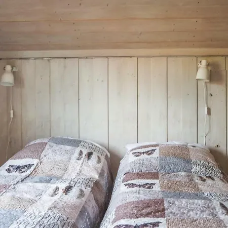 3 Bedroom Stunning Home In Sjusjoen *
